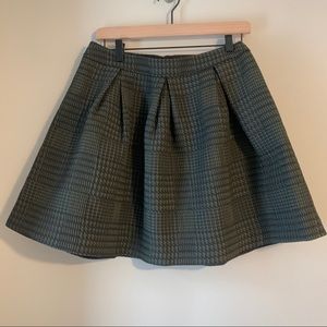 Express houndstooth green & black skirt size 8